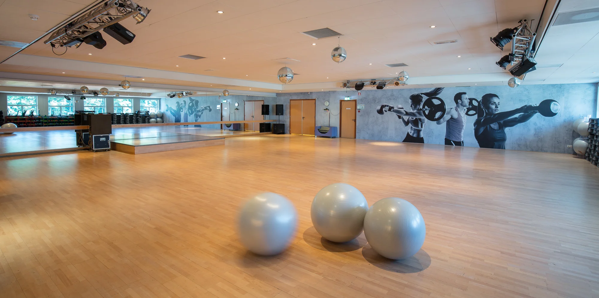 Two women stretching in the gym in Eindhoven