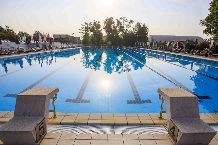 A man in the swimming pool at David Lloyd Modena